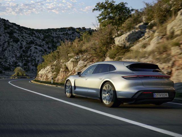 Der Porsche Taycan bekommt eine dritte Variante - Bild 1