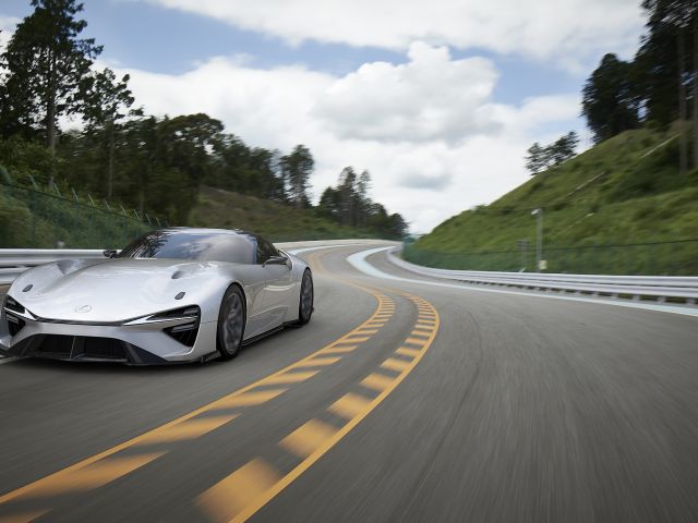 Lexus-Elektro-Sportwagen mit über 700 Kilometer Reichweite - Bild 1