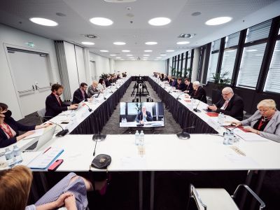 Bahnchefs wollen mehr Wettbewerb zur Straße