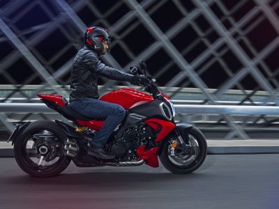 Auch die Ducati Diavel wird zur V4
