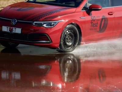 Der ADAC testet 50 Sommerreifen