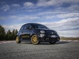 Schwarzer Abarth mit goldenem Skorpion - Bild 15