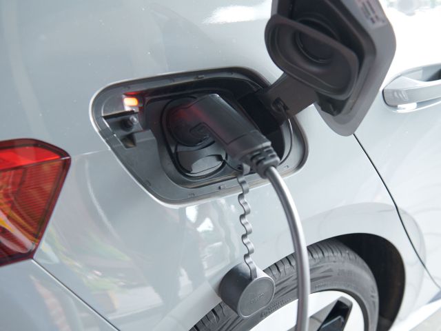 E-Autos verlieren schneller an Wert - Bild 1