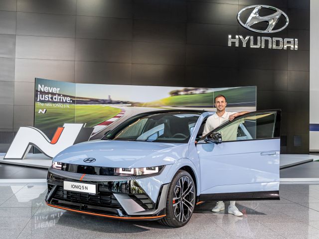 Mario Götze fährt Ioniq 5 N - Bild 1