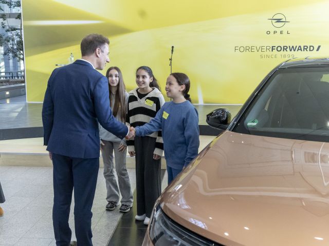 180 Schüler und Schülerinnen schauen sich bei Opel um - Bild 1
