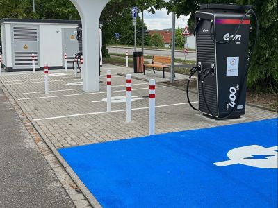 Neuer Eon-Ladestandort zeigt Belegung und aktuellen kWh-Preis