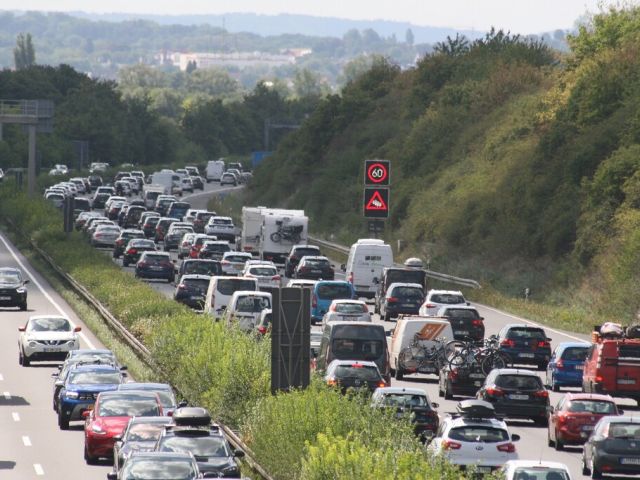 Stauprognose: Ostern sorgt für volle Autobahnen - Bild 1