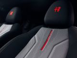 Alfa Romeo bringt Luna Rossa vom Wasser auf die Straße - Bild 9