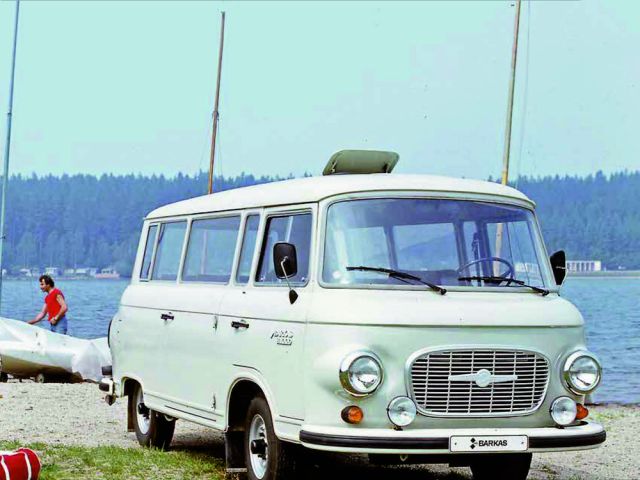 Im Bücherregal: Der Bulli des Ostens - Bild 1