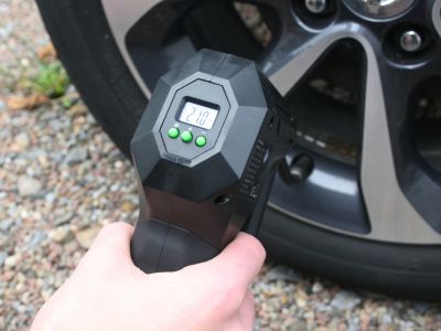 Ausprobiert: Handlicher Kompressor für den richtigen Reifendruck