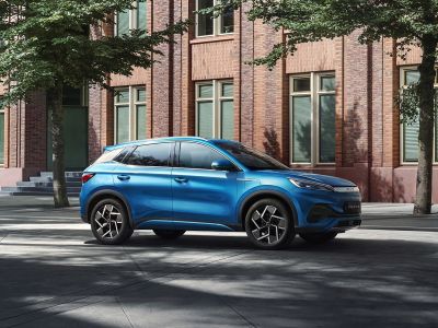 Paris 2022: Großer Auftritt gleich mit drei Elektroautos