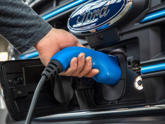 Junge Menschen und Familien besonders offen für Elektromobilität - Bild 1