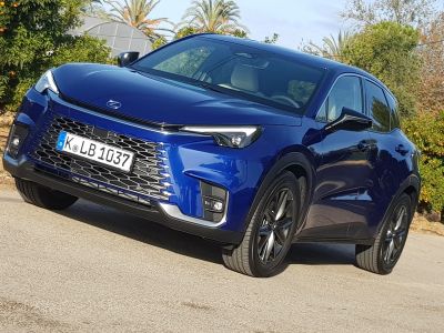 Fahrbericht Lexus LBX: Kleiner Crossover mit großen Ambitionen