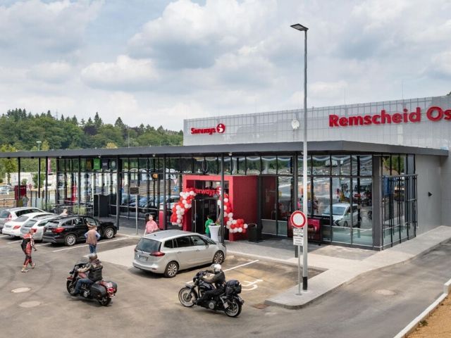 ADAC fordert mehr Defribilatoren an Autohöfen - Bild 1