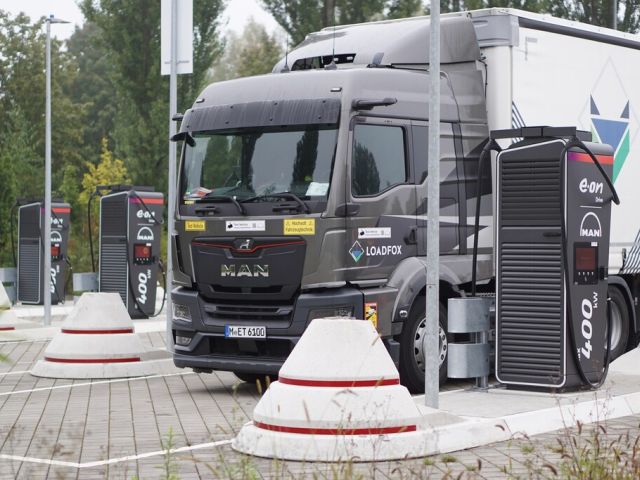 Eon entwickelt Reservierungssystem für E-Lkw-Ladestationen - Bild 1