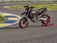 Ducati Hypermotard 698 jetzt auch in Schwarz mit zwei Extras