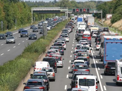 ADAC: Rückreisewelle sorgt für volle Straßen