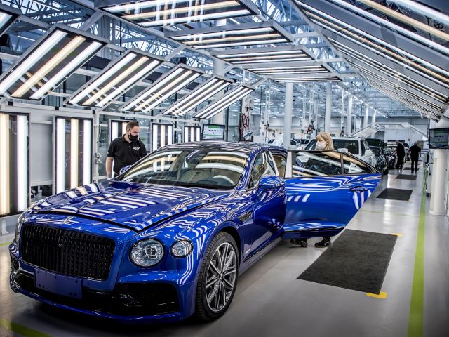 Bentley wandelt sich zur Elektromarke  - Bild 1