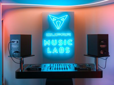 Cupra richtet Musikstudio ein und präsentiert das Tauschkonzert