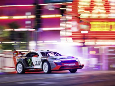 Ken Block driftet im Audi S1 Hoonitron durch Las Vegas