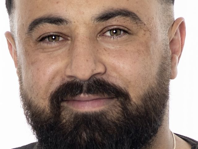 Held der Straße: Nur Karwan traute sich ans brennende Auto - Bild 1