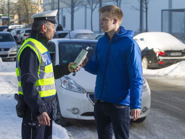 Zahl der Unfälle unter Alkoholeinfluss nahm 2021 wieder zu - Bild 1