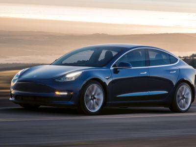 Tesla Model 3: Mehr Reichweite für Business-Kunden