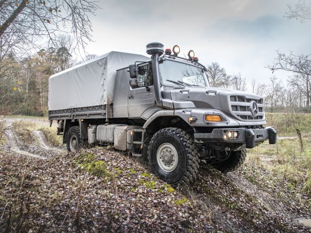Über 100 Mercedes-Benz Zetros für die Ukraine - Bild 1