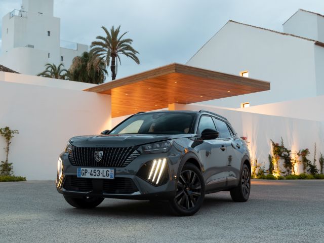 Ab sofort bestellbar: Peugeot 2008 Hybrid 136 e-DSC6 - Bild 1