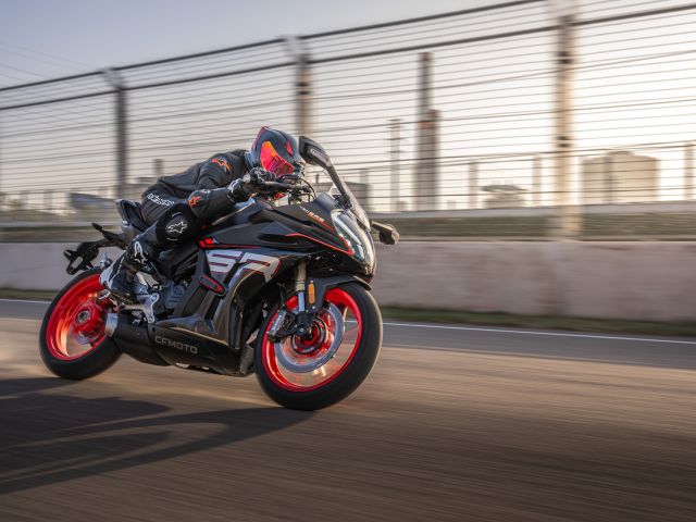 CF Moto bringt vollverkleidete 450er mit Winglets - Bild 1