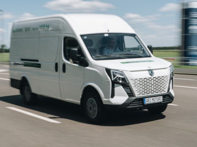 Ari hat’s auch ein paar Nummern größer - Bild 1