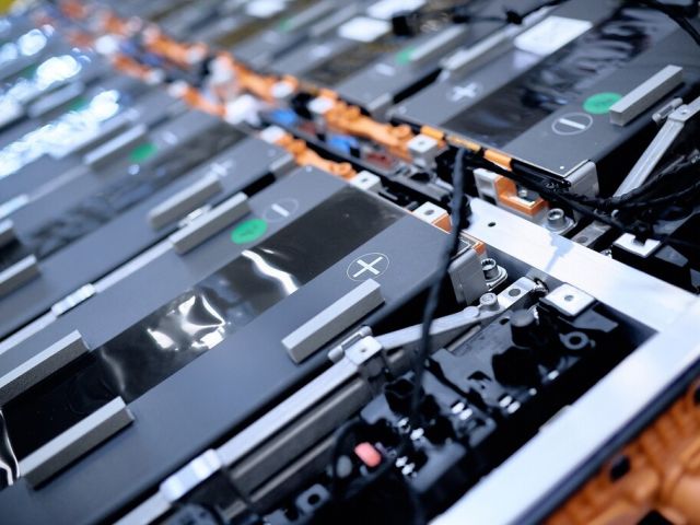 Ford beginnt mit der Batterieproduktion - Bild 1