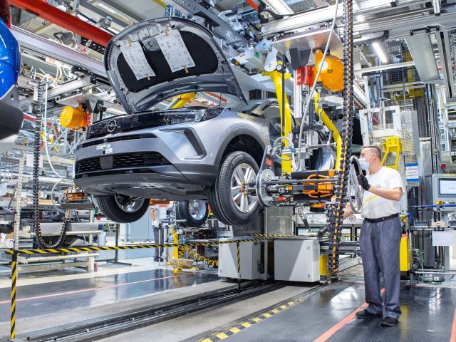 Auch Produktion und Export nehmen Fahrt auf - Bild 1