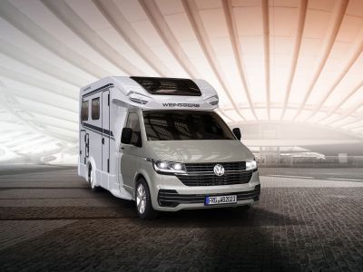 Die Dusche verschwindet unter dem Bett