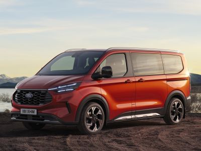 Ford E-Tourneo Custom als Flaggschiff der Baureihe