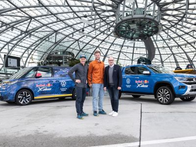 Volkswagen begleitet die „Red Bull X-Alps 2023“ 