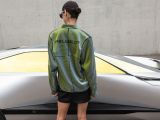 Eine Jacke greift Merkmale des Peugeot Inception Concept auf - Bild 2