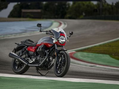 Moto Guzzi V7 im Sportdress