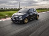 Schwarzer Abarth mit goldenem Skorpion - Bild 3