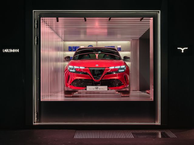 Alfa Romeo Junior zeigt sich erstmals öffentlich – in Mailand - Bild 1