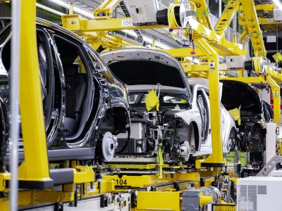 Schnell, effizient, digital – wie deutsche Autowerke den Wettbewerb mit China aufnehmen