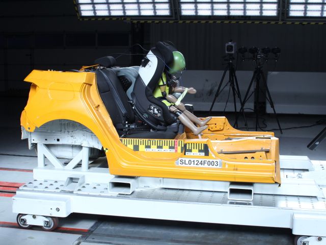 Kindersitze: Zwei fallen beim ADAC-Test durch - Bild 1