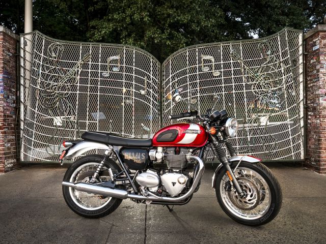 Triumph legt die Bonneville als limitierte Elvis-Edition auf - Bild 1