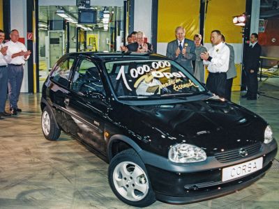 Im Rückspiegel: Ein kleiner Corsa ist der einmillionste Opel aus Eisenach