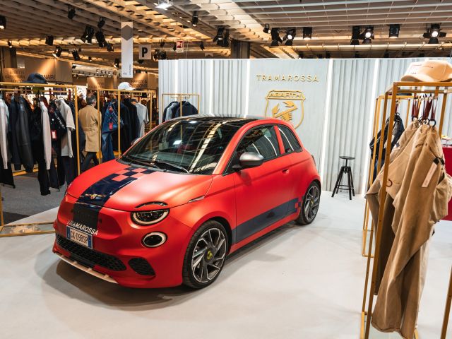 Abarth kleidet ein - Bild 1