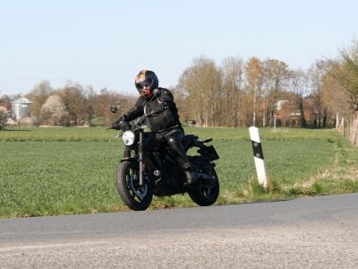 Kein Wonnemonat für die Motorradbranche