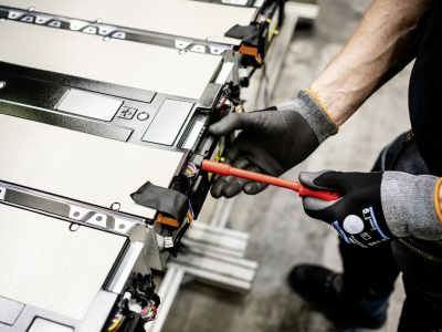 Daimler Truck beteiligt sich an Manz