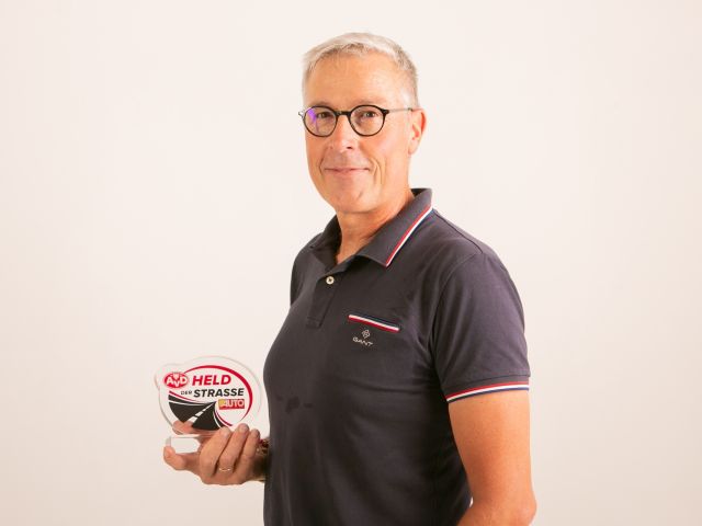 „Held der Straße“ stoppt führerlosen Bus - Bild 1