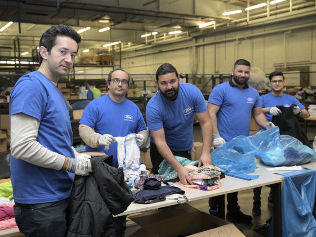 Beschäftigte von Ford helfen Erdbebenopfern - Bild 1