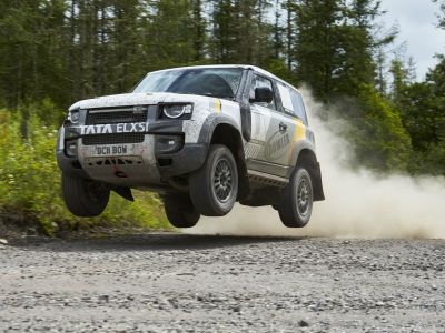 Der Defender geht wieder unter die Sportler